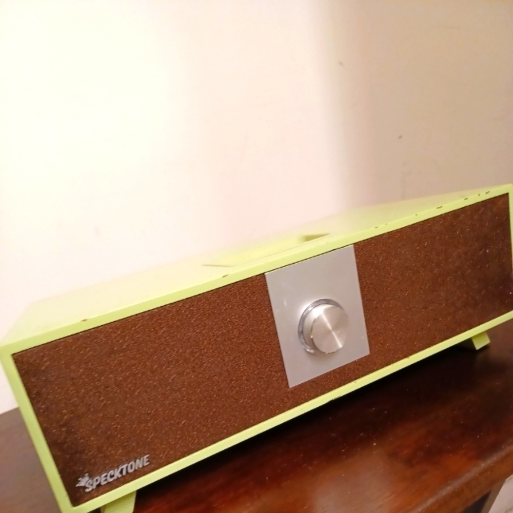 𝅺Specktone Retro iPod Docking Station - Picture 8 of 12